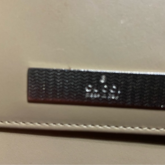 Authentic Gucci med size wallet - Picture 3 of 3